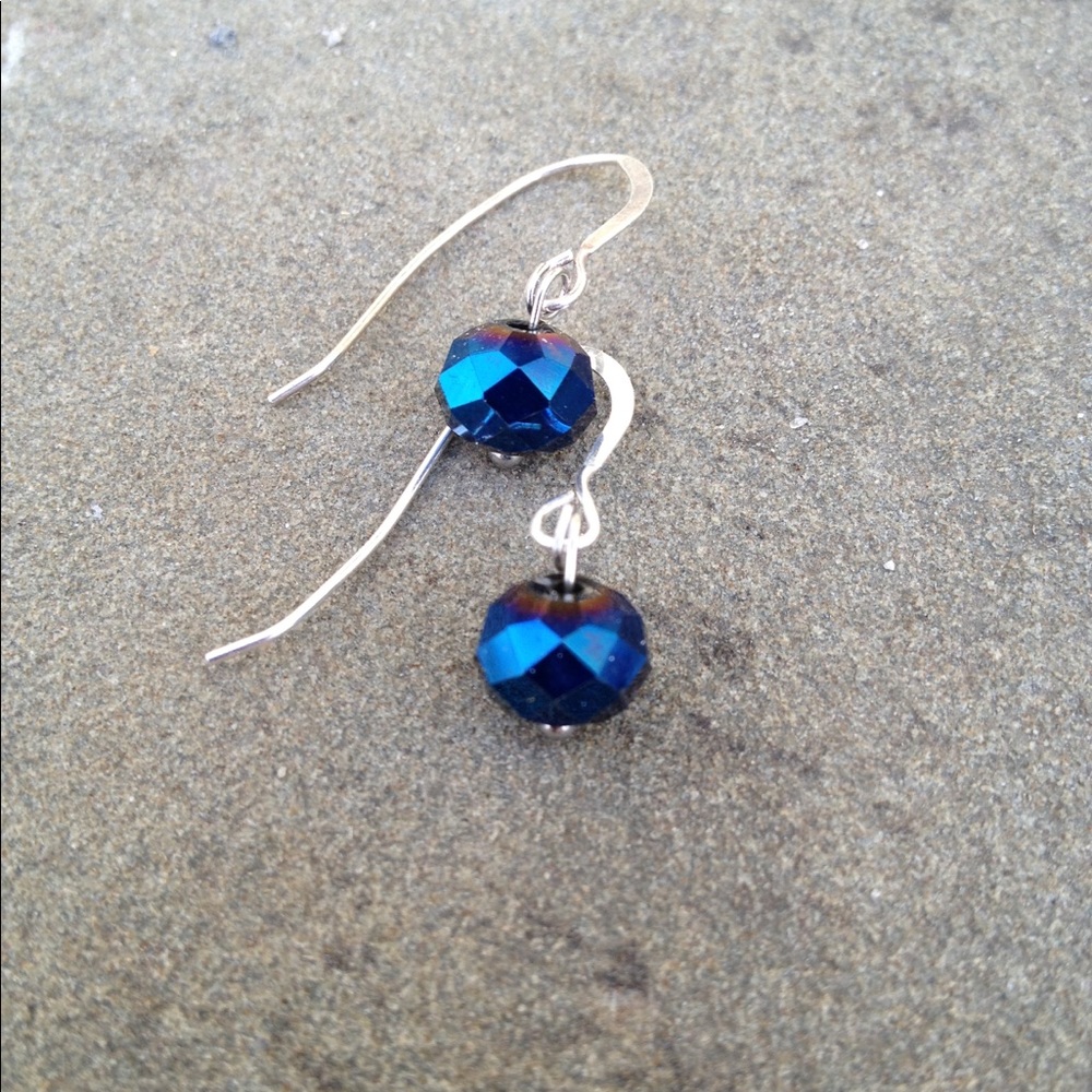 Sterling Silver Earrings w. Sapphire Swarovski.